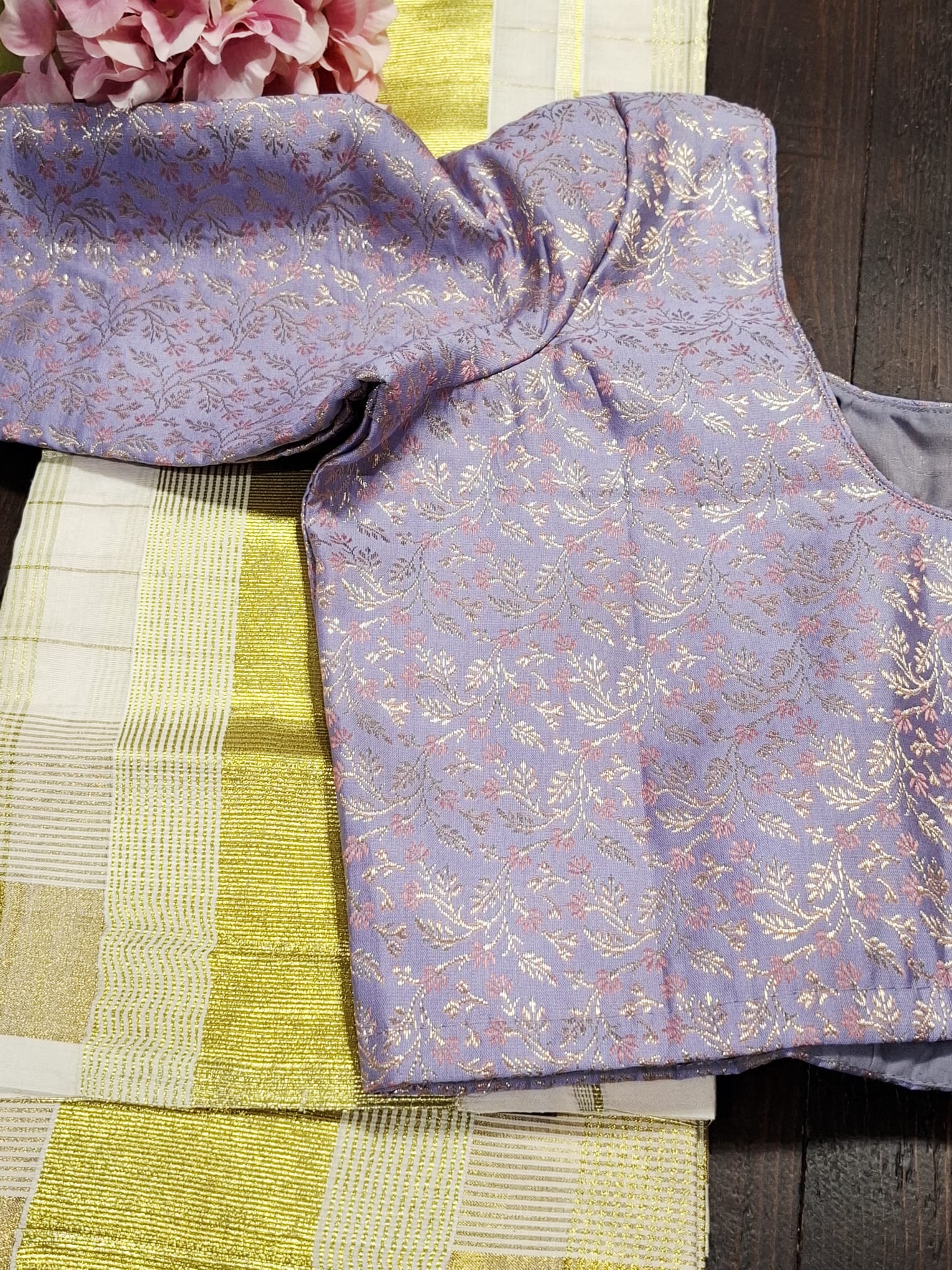 Elegant Golden Tissue Set Mundu - Image 2